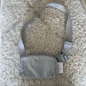 Lululemon everywhere belt bag silver drop